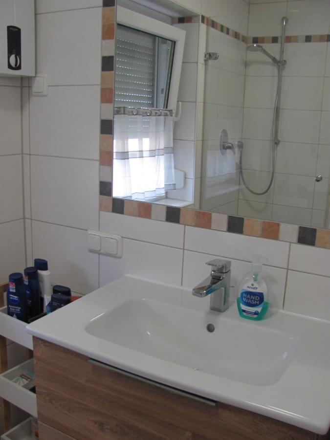 #1Gemuetliches Ruhiges Sonniges Balkonzimmer Mit Gemeinschaftsbad W-Lan Airport Nah Late Night Check In Haus Nr 9,5 Trunkelsberg 외부 사진